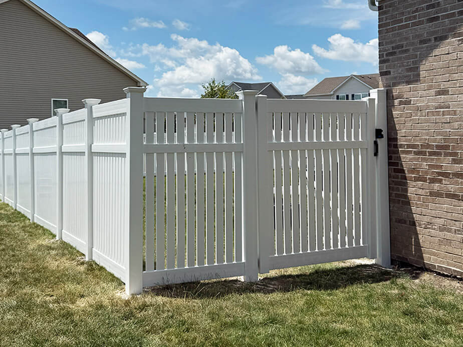 Vinyl fence contractor in St. John Indiana